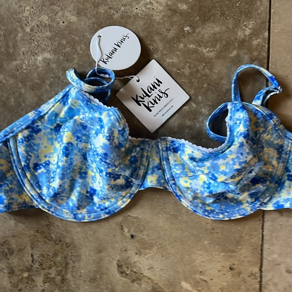 Kulani Kinis swimwear top NWT 2X Large.Blues and yellow with brass colored clasp - Picture 11 of 12